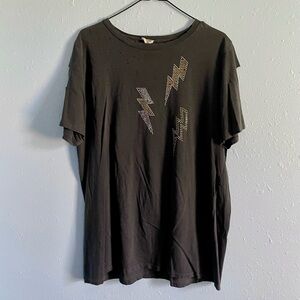 Distressed lighting bolt top